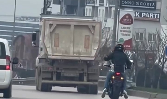 Akan trafikte tek teker ilerledi...