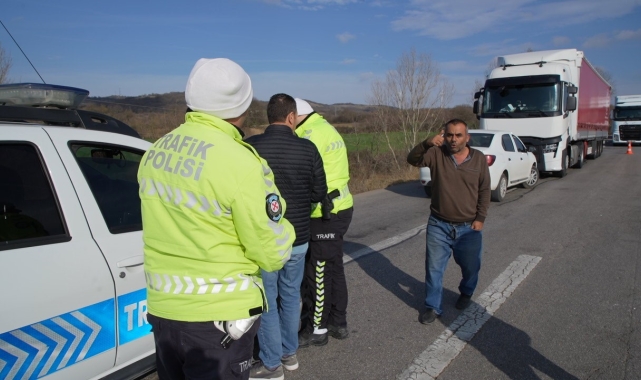 Alkollü sürücü, görevini yapan polise, &quot;Seninle işim yok benim, kralı, hakimi, savcısı gelsin&quot; dedi