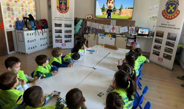 Anaokulu öğrencilerine jandarmadan trafik eğitimi