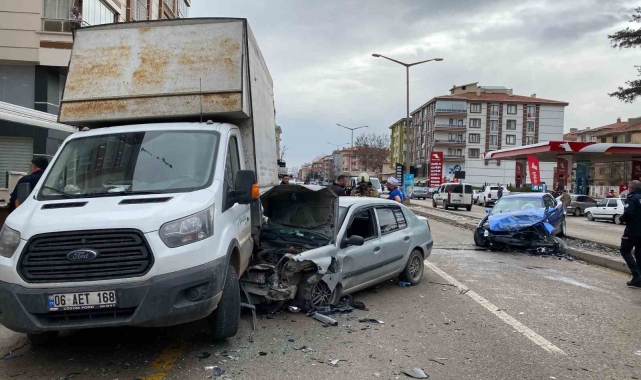 Ankara'da zincirleme trafik kazası: 5 yaralı