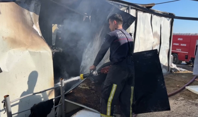 Antalya'da işçilerin kaldığı konteynerler alev alev yandı