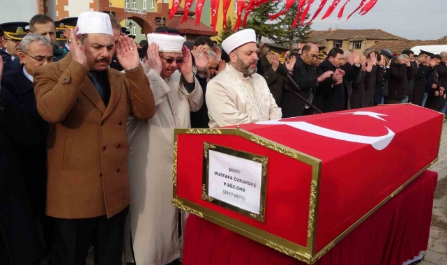 Araç kazasında şehit olan asker Kütahya'da toprağa verildi