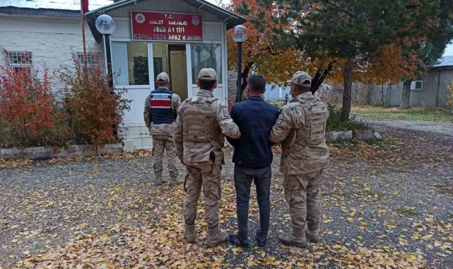 Aranan şahıslar jandarmadan kaçamadı