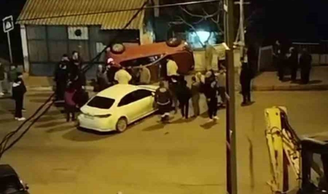 Arnavutköy'de ilginç kaza: Otomobil kaldırımda yan durdu