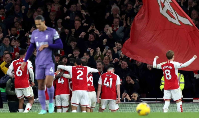 Arsenal evinde Liverpool'u 3-1 ile geçti