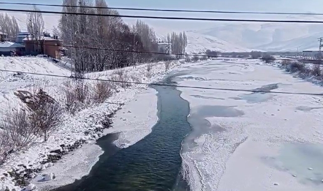 Aşırı soğuklar Aras Nehri'ni dondurdu