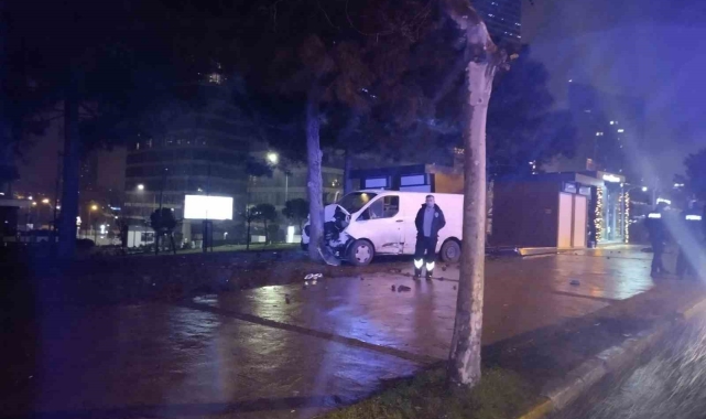 Ataşehir'de trafik kazası: 1'i ağır, 2 yaralı