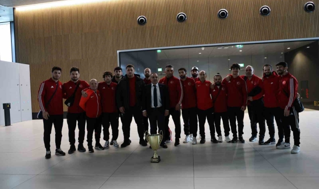 Avrupa şampiyonu Grekoromen Güreş Milli Takımı, yurda döndü