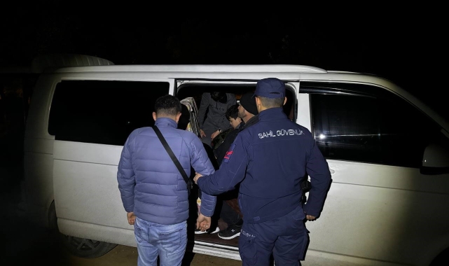 Ayvalık'ta 16 göçmen ve 1 organizatör Sahil Güvenlik timlerinden kaçamadı