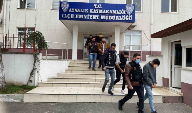 Ayvalık'ta polisten rekor operasyon: 7 bin 194 adet uyuşturucu hap ele geçirdi