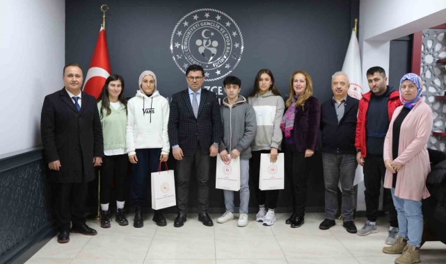 Başarılı sporcular Yazıcı ile bir araya geldi