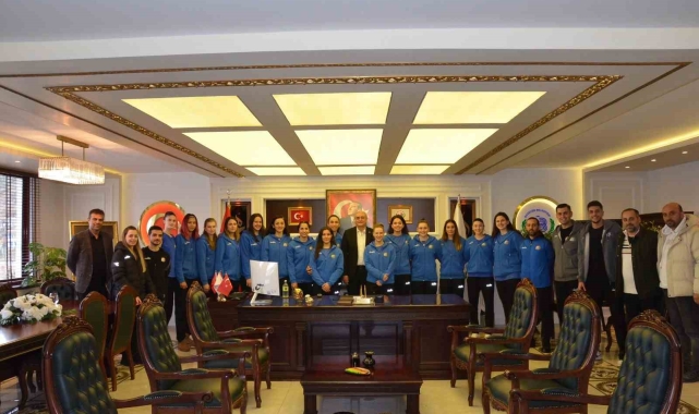 Başkan Bakkalcıoğlu "Bizim Kızlar"a başarılar diledi