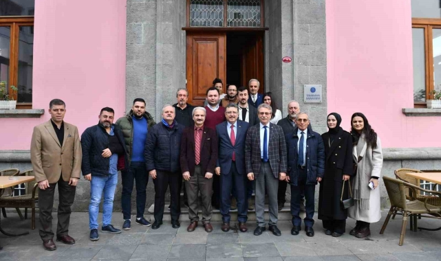 Başkan Genç, Trabzon Sanatevi'ni ziyaret etti, iki sanat merkezi yapacaklarının müjdesini verdi