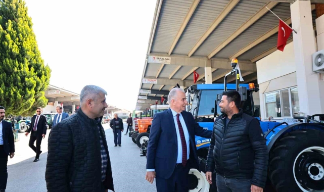 Başkan Zolan, Türkiye'nin ilk traktör galericileri sitesinde esnafla buluştu