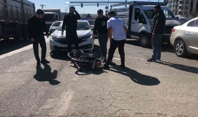 Batman'da otomobil motosiklete çarptı: 1 yaralı