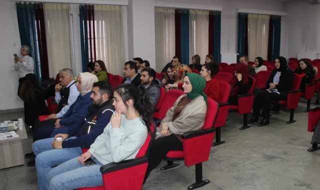 Bayburt'ta 'En İyi Narkotik Polisi: Anne' ve tütün bağımlılığı konularında eğitim verildi