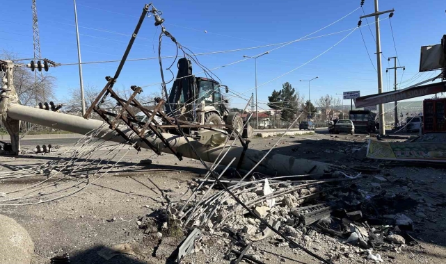 Beton direğe ok gibi saplanan aracın kaza yaptığı bölge gündüz görüntülendi