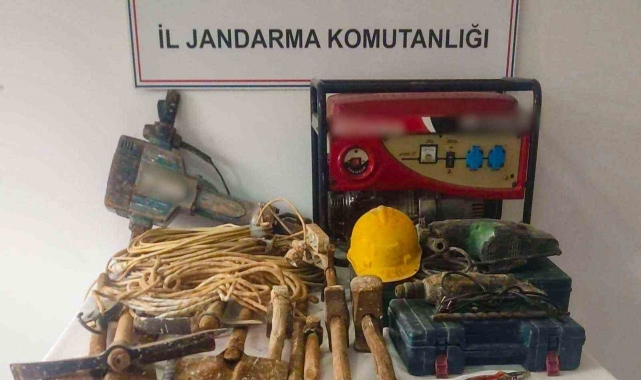 Birinci derece sit alanında kaçak kazı yapan 3 şahıs yakalandı