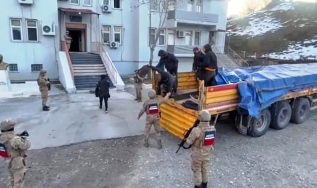 Bitlis'te tır içinde 58 düzensiz göçmen yakalandı