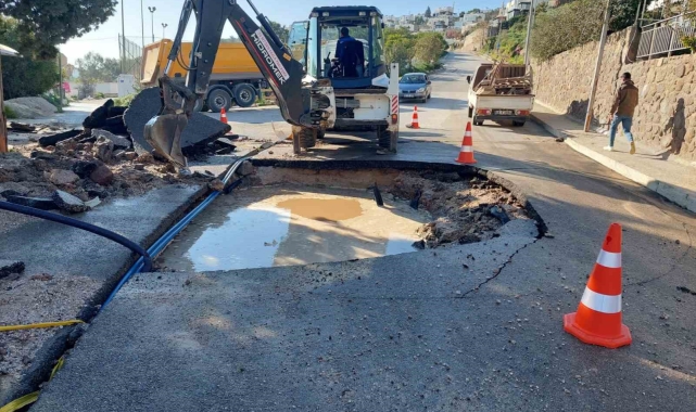 Bodrum'da ana isale hattı patladı, lojmanı su bastı