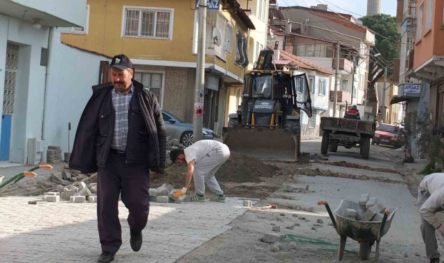 Burhaniye'de yol sevinci