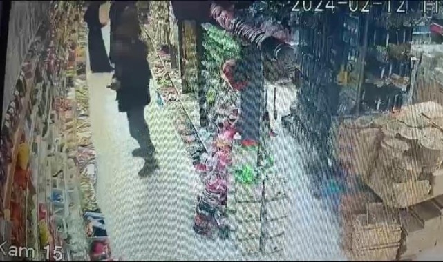 Bursa'da çaldığı ürünleri montuna saklayan hırsız kamerada