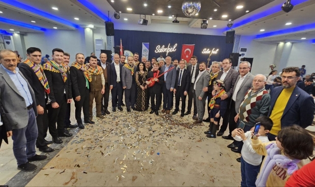 Bursa'da 'Eğitime Destek' gecesinde burs verilen 13 genç hayata tutundu