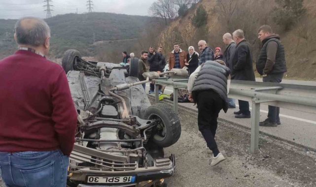 Bursa'da kontrolden çıkan otomobil takla attı: 2 yaralı