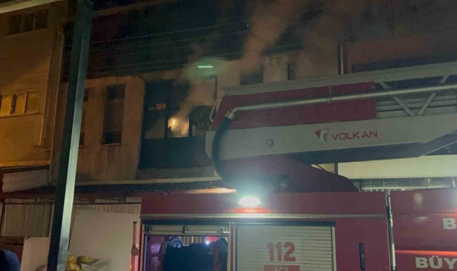Bursa'da mobilya imalathanesinde yangın