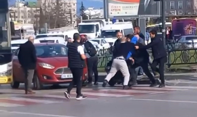 Bursa'da sürücülerin kavgası kamerada!