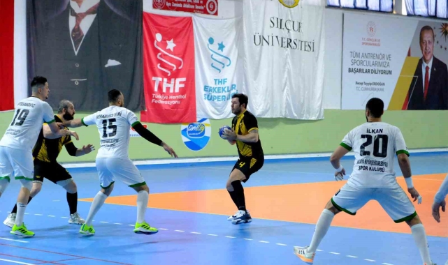 Büyükşehir Hentbol, ikinci yarıya galibiyetle başladı