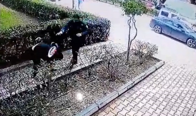 Çaldığı köpeğin sahibine ve polise bıçak çekti, gözaltına alındı