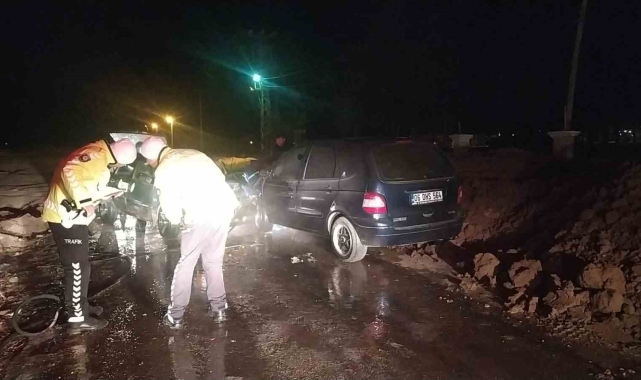 Çankırı'da iki otomobil çarpıştı: 5 yaralı