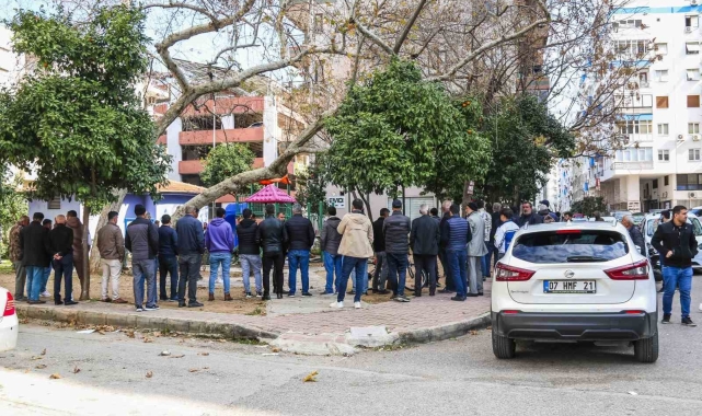 Çocuk oyun parkında ölü bulundu, vatandaşların ceset merakı 'pes' dedirtti