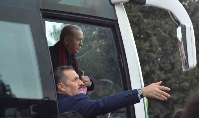 Cumhurbaşkanı Erdoğan'a Balıkesir'de sıcak karşılama