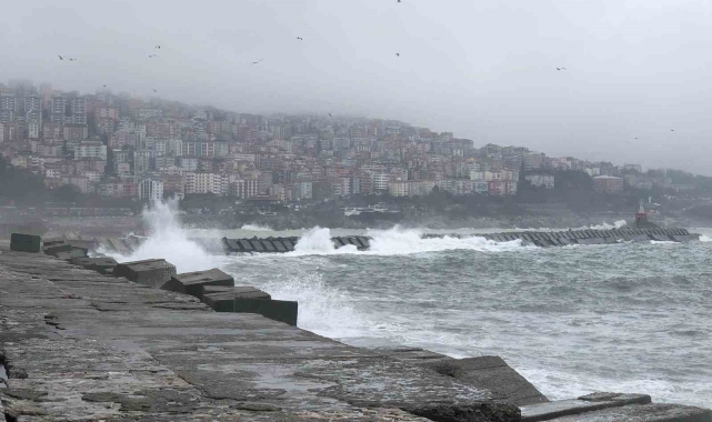 Dalgalar mendireği aştı