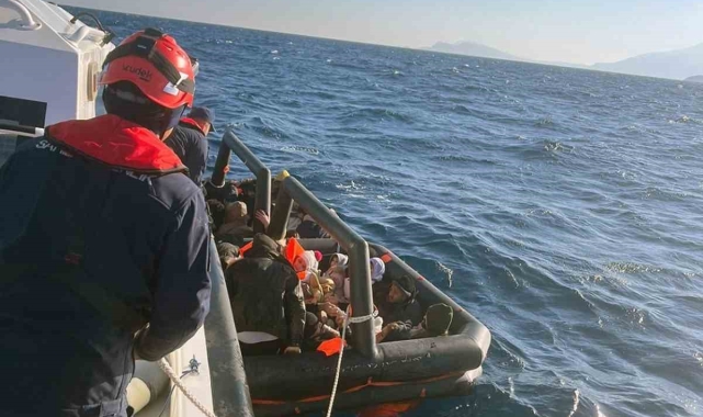 Datça'da 29 düzensiz göçmen kurtarıldı