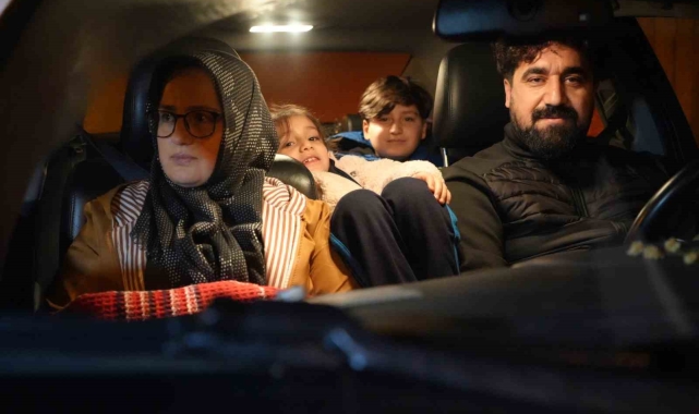 Deprem korkusuyla 6 Şubat fobisi yaşayınca geceyi araçta geçirdiler