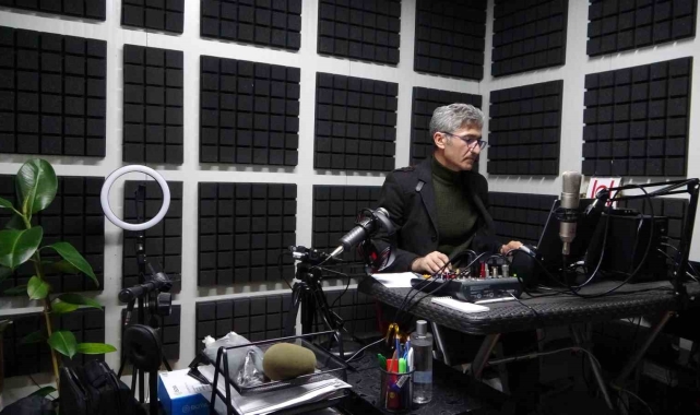 Depremde hizmet binaları yıkılan radyocular "ses" vermek için mücadele ediyor