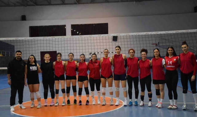 Depremzede kadın sporcular, voleybolda başarılara imza atıyor