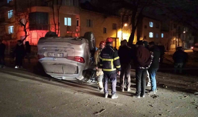 Direksiyon başında fenalaştı, otomobiliyle direğe çarpıp takla attı