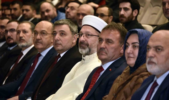 Diyanet İşleri Başkanı Erbaş, Gümüşhane'de üniversite öğrencileri ile bir araya geldi