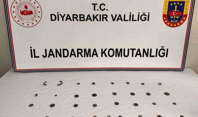 Diyarbakır'da 33 adet tarihi obje satmaya çalışan 3 şüpheli yakalandı