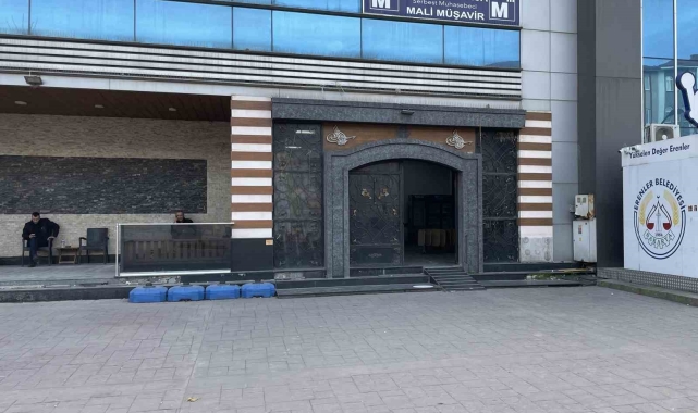 Düğün salonu boks ringine döndü