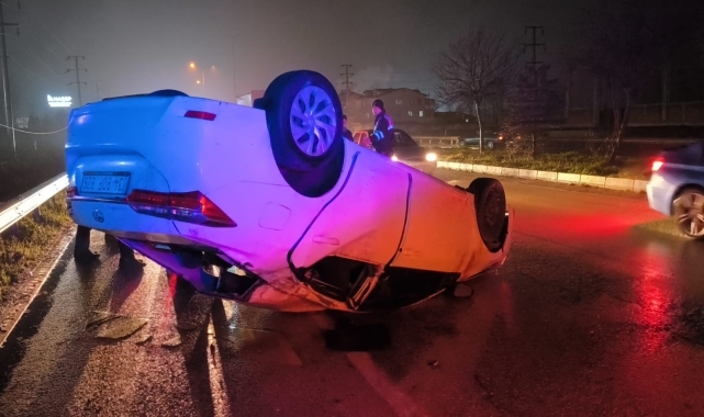 Düzce'de devrilen otomobildeki 3 kişi yaralandı