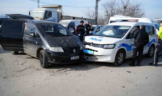 Edirne'de günlerdir polislerden kaçan sürücü ekip otosuna çarptı: 2 polis yaralı