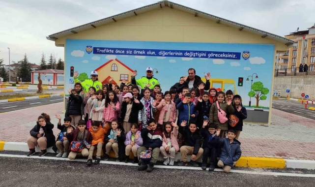 Elazığ'da öğrencilere trafik kuralları anlatıldı