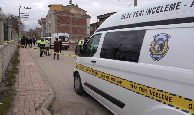 Elazığ'da pikabın altında kalan yaşlı adam hayatını kaybetti