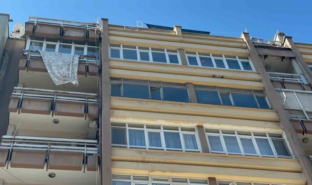 Elazığ&#039;da yolda yürüyen vatandaş, saniyelerle ölümden döndü