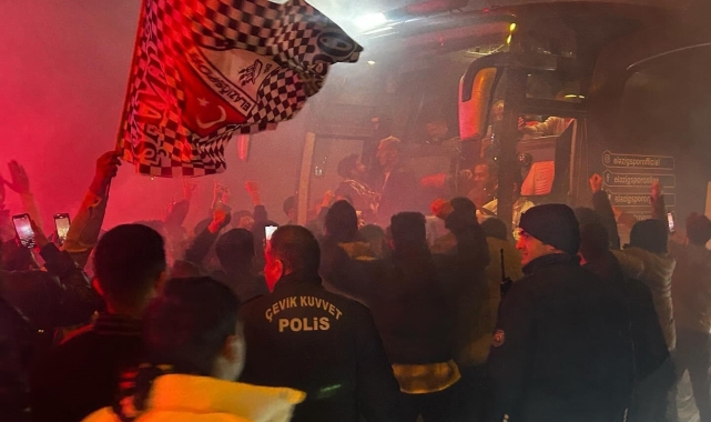 Elazığspor şampiyon olmuş gibi karşılandı
